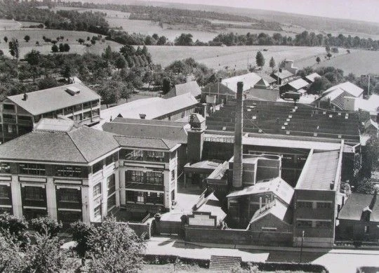 Photographie historique de la manufacture Bayard à Saint-Nicolas-d’Aliermont