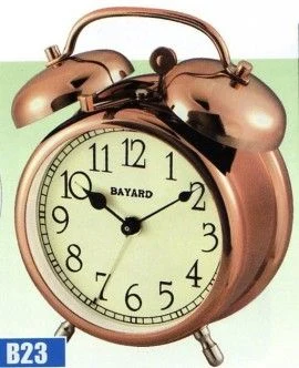 Réveil ancien présenté dans l’histoire de Bayard