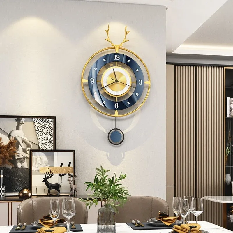 Horloge à balancier en métal avec tête de cerf 26 à 40 cm