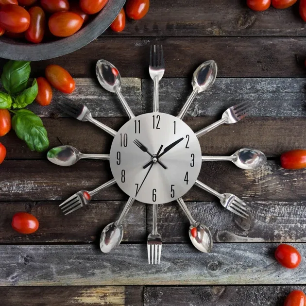 Horloge pour cuisine avec fourchettes et cuillères 30cm