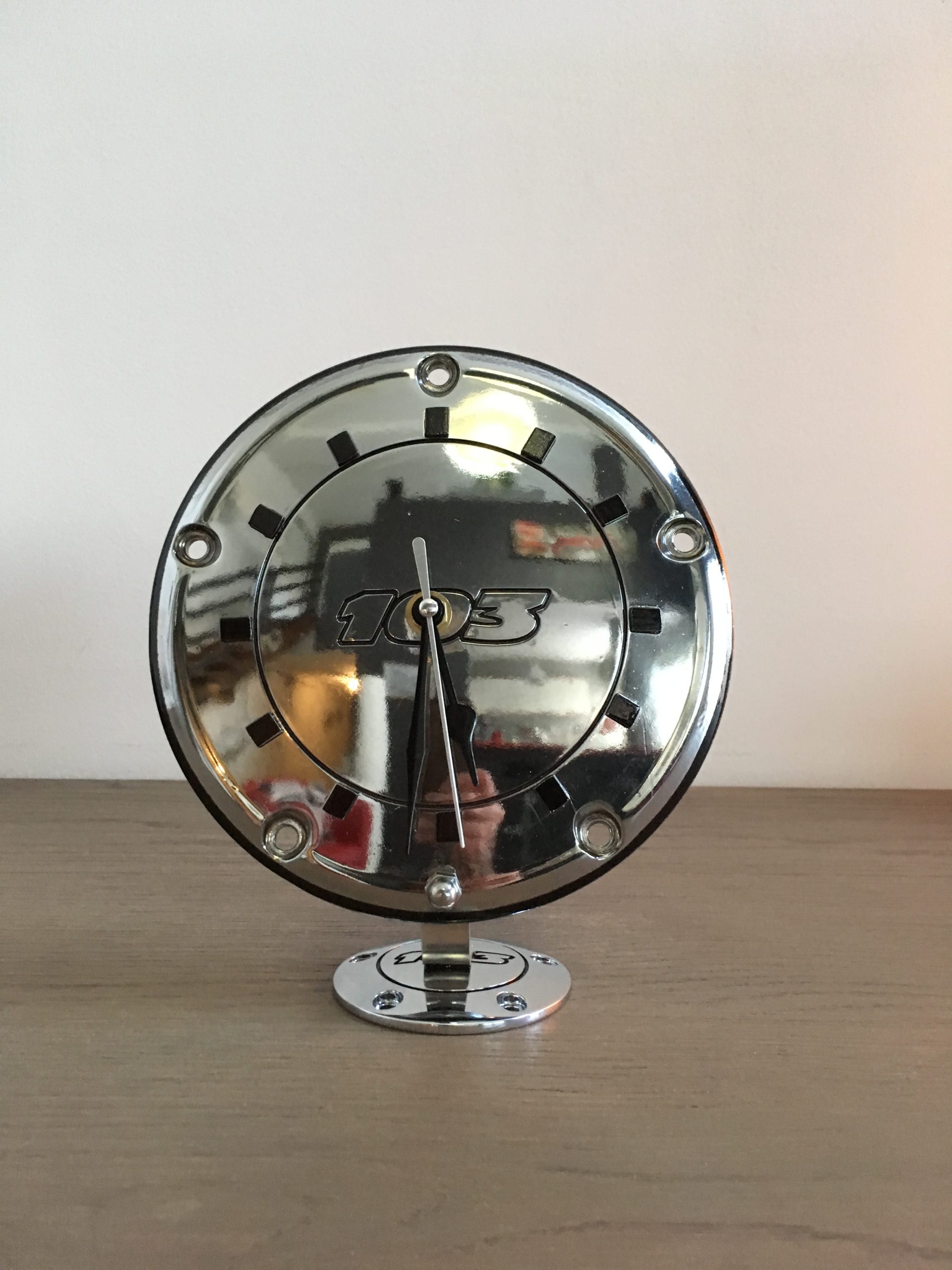 Des horloges à partir de pièces de moto !