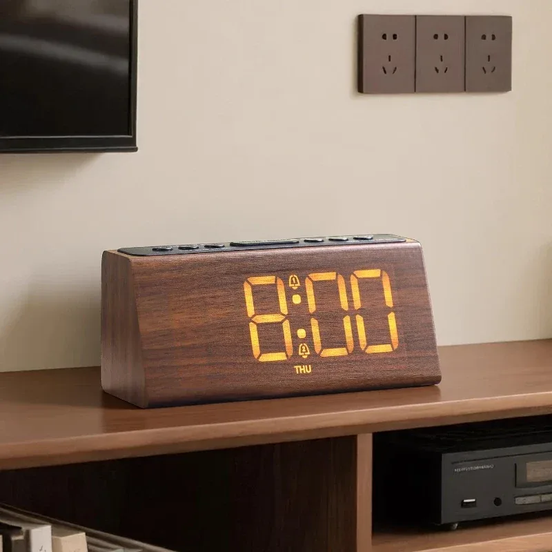 Horloge rétro en bois — image 2